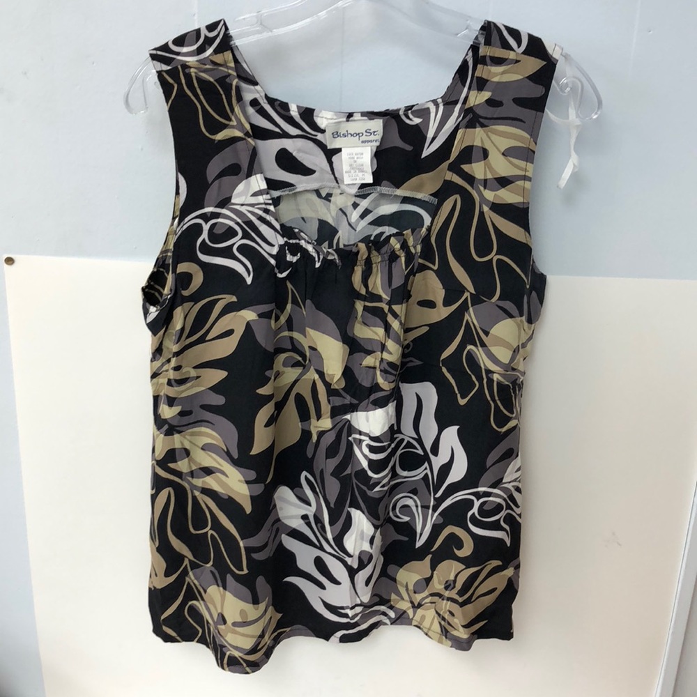 Bishop st top blouse women size medium beautiful